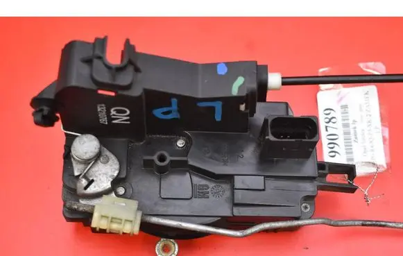 Opel Vectra C Front door lock 13210767