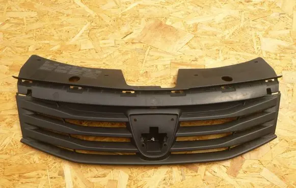 Dacia Sandero Front grill 8200735104