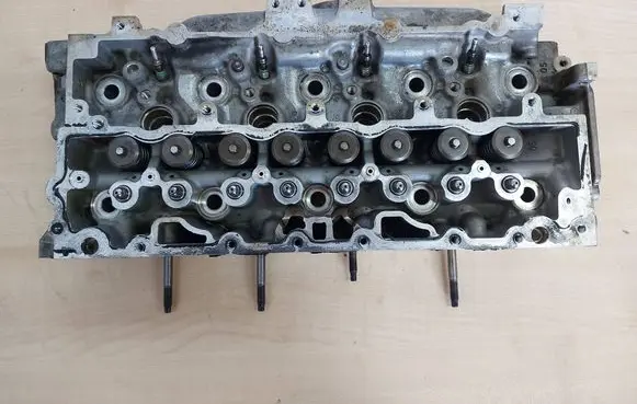 Nissan Note (E12) Engine head 9684487210