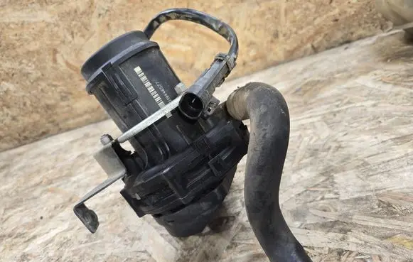 Maserati Coupe Secondary air pump 586019446577 181197