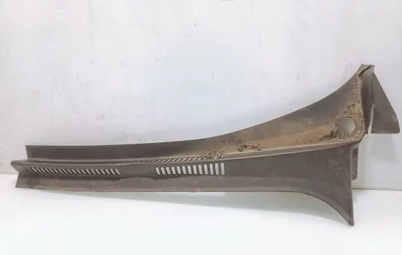 Volkswagen Golf Plus Wiper trim 5M0819403B