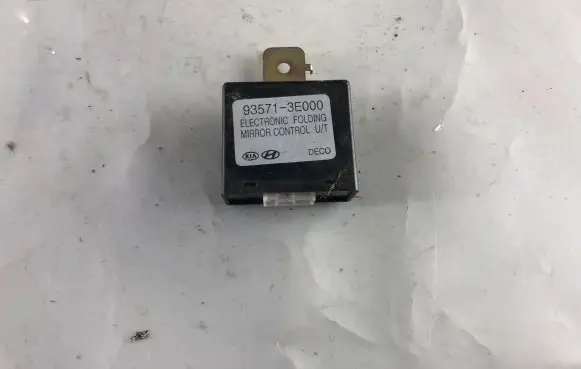 KIA Sorento Wing mirror control module 935713E000