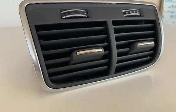 Rear air vent grill