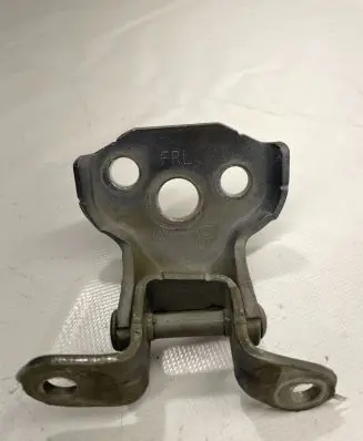 Subaru Outback (BS) Front door lower hinge 
