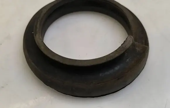 Audi 80 90 B3 Rear coil spring rubber mount 811512113