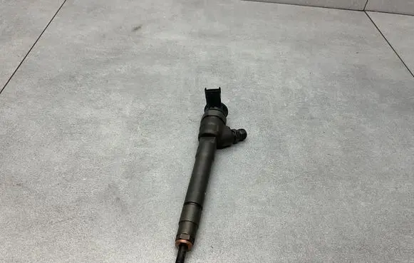 Nissan X-Trail T32 Fuel injector 0445110546
