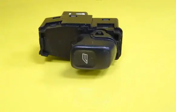 Volvo XC70 Electric window control switch 8685288