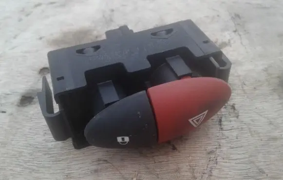 Renault Master III Hazard light switch 252100991R