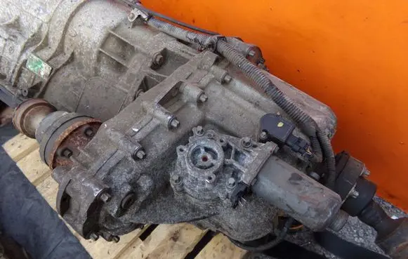 Land Rover Discovery 3 - LR3 Gearbox transfer box case 8451228031 3MB42 8451227091