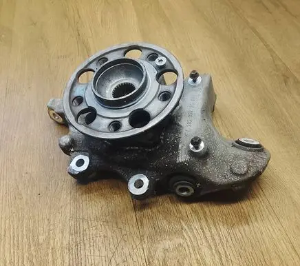 Rear wheel hub