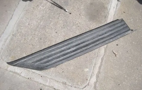 Land Rover Discovery 4 - LR4 Side skirt front trim 