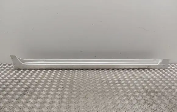 Lexus CT 200H Sill