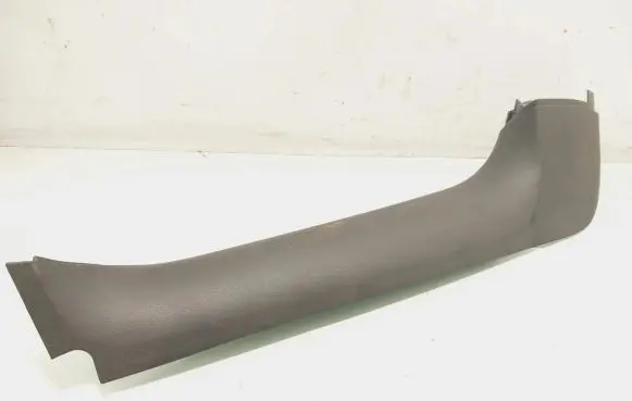 Volkswagen Touareg I Tailgate/trunk side cover trim 7L6867672d