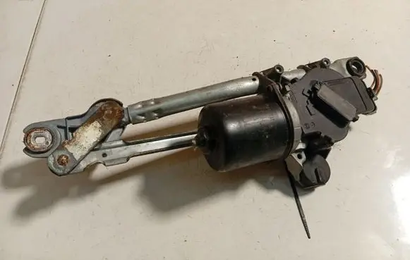 Toyota Aygo AB10 Front wiper linkage and motor 