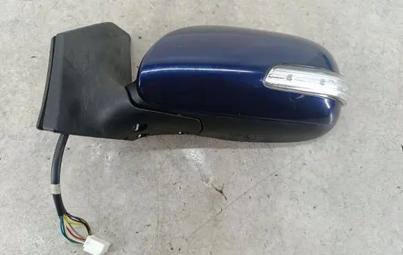 Toyota Avensis T250 Front door electric wing mirror 