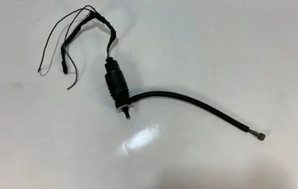 Mercedes-Benz C W203 Windscreen/windshield washer pump A0335450228