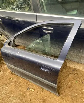 Volvo V70 Front door