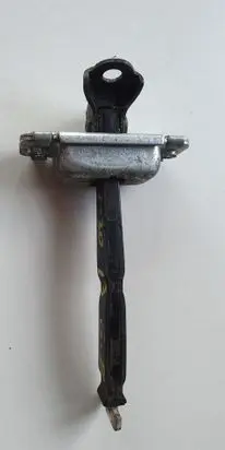 Hyundai i30 Rear door check strap stopper