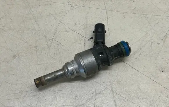 Porsche Cayenne (92A) Fuel injector 106E036K