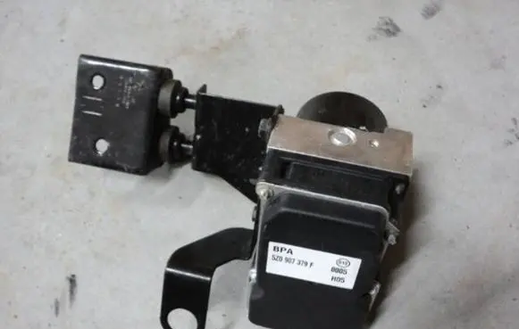 Volkswagen Fox ABS Pump 5Z0907379F