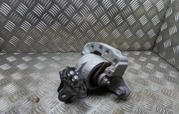 Engine mount bracket