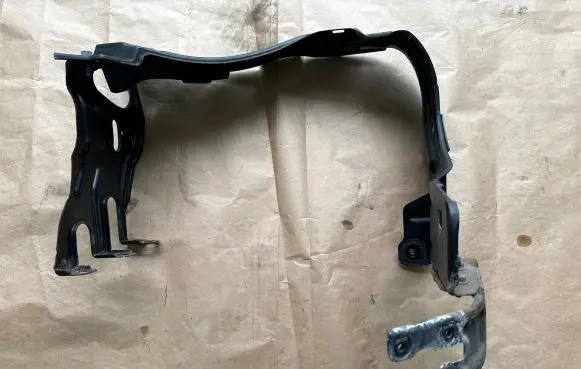 Mercedes-Benz C W203 Headlight/headlamp mounting bracket