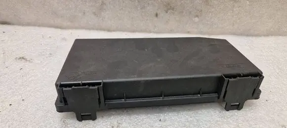 Opel Zafira B Fuse box cover 13125865 743382