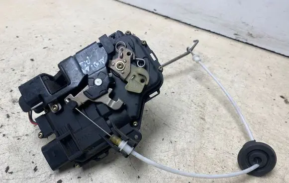 Audi A4 S4 B6 8E 8H Front door lock 4B1837015G