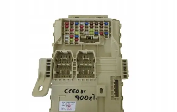 KIA Ceed Fuse box set 91957J7310