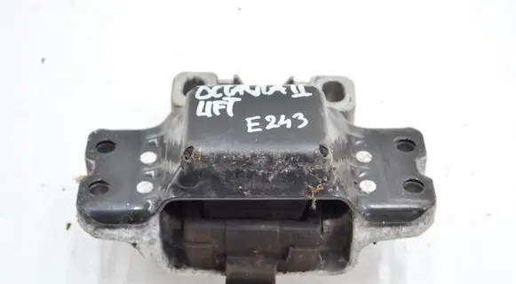 Skoda Octavia Mk2 (1Z) Engine mount bracket 1K0199555M