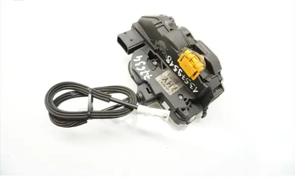Opel Insignia A Front door lock 13579518
