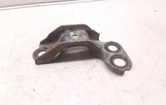 Honda CR-V Sway bar bush bracket, front 