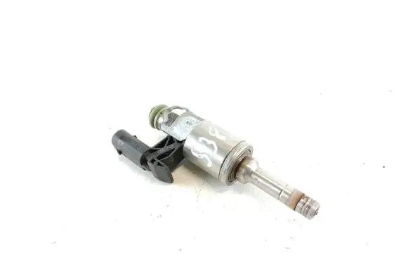 Volkswagen Golf VII Fuel injector 0261500248