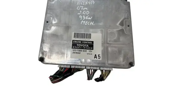 Toyota Avensis T250 Engine control unit/module 8966105A50 1758008301 MB1758008301