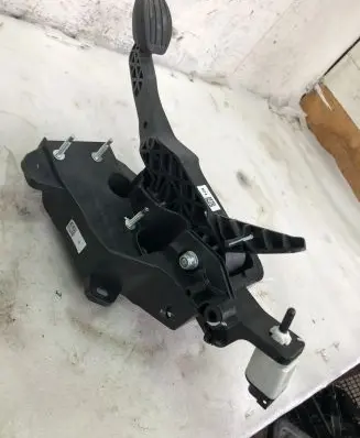Opel Corsa F Brake pedal 9824311680