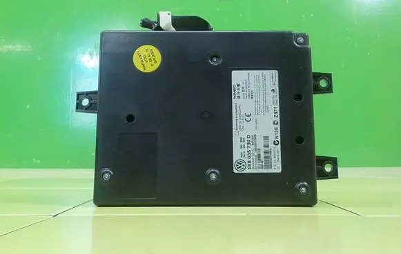 Volkswagen PASSAT B6 Other control units/modules 1K8035730D