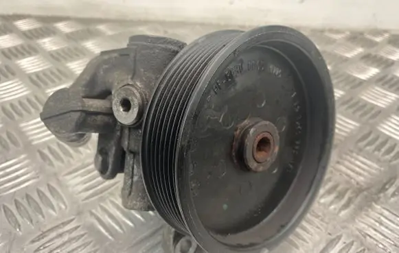 Mercedes-Benz CLS C219 Power steering pump A0054660301