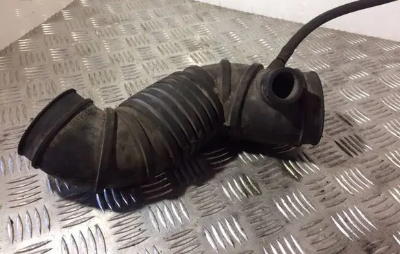 Mitsubishi Carisma Air intake hose/pipe MR258996