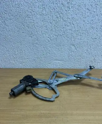 Mercedes-Benz E W210 Rear door window regulator with motor 0130821708 D6861