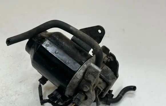 Honda FR-V Fuel filter housing