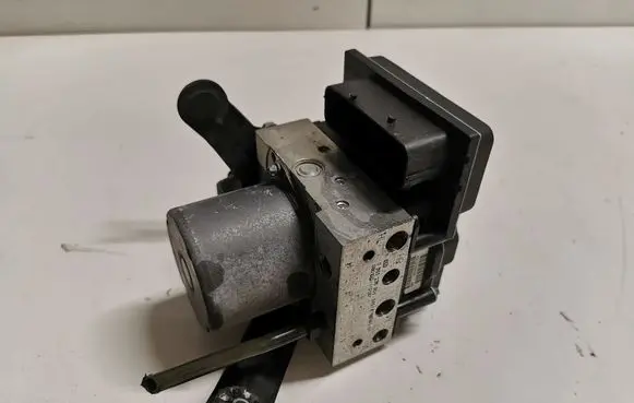 BMW 5 E60 E61 ABS Pump 6774848