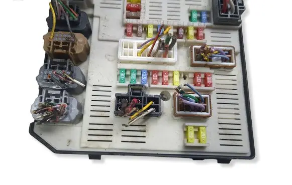 Renault Scenic III - Grand scenic III Fuse module 284B68372R 519339501 9630039614