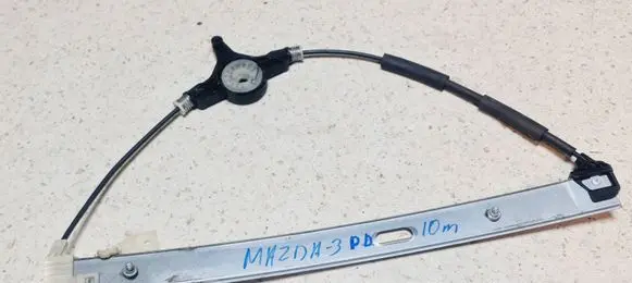 Mazda 3 II Front window lifting mechanism without motor