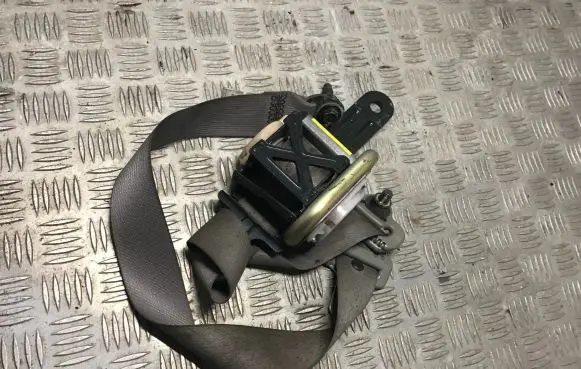 Nissan X-Trail T30 Front seatbelt