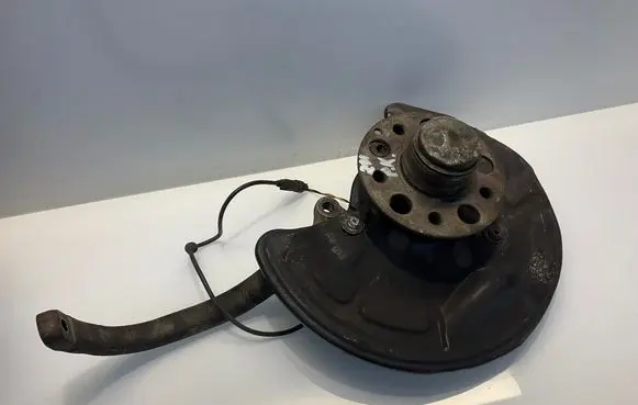 Mercedes-Benz E W211 Front wheel hub A2113306420 2113306420