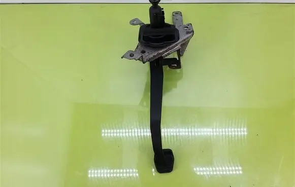 Volvo V50 Clutch pedal 4N517B633EM