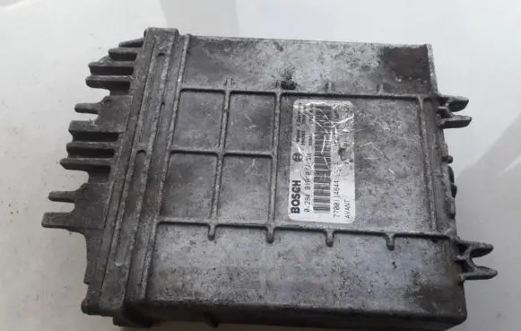 Renault Scenic I Engine control unit/module 0281010077 7700114644
