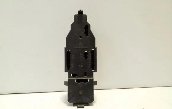 Volkswagen Golf III Tail light bulb cover holder 1H9945257