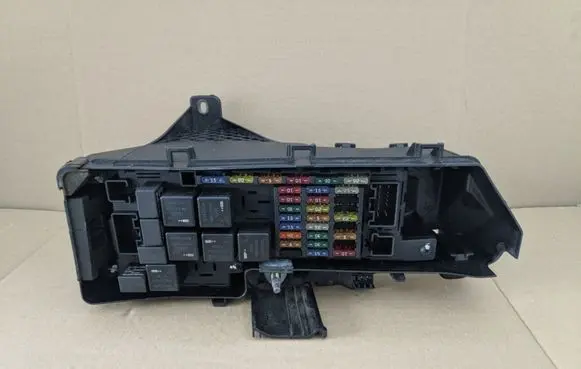 Volvo XC90 Fuse module 9494210 9494211 9494440