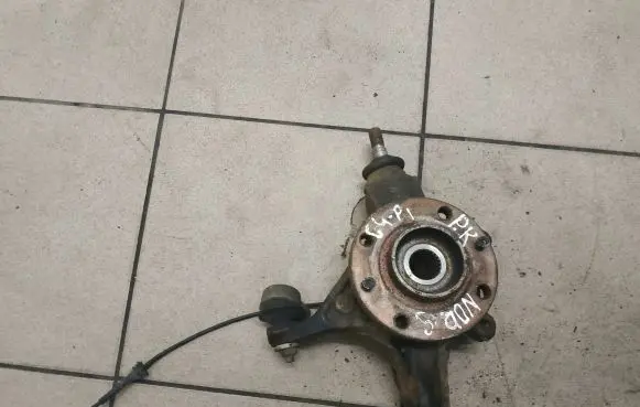 Citroen C4 I Picasso Front wheel hub